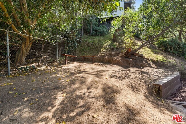 Building Photo - 8506 Oak Ct