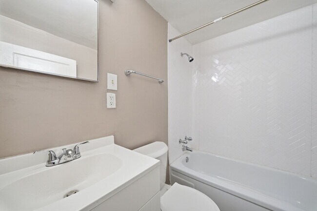 Building Photo - ADORABLE 3 BED, 1 BATH HOUSE FOR RENT IN NORFOLK