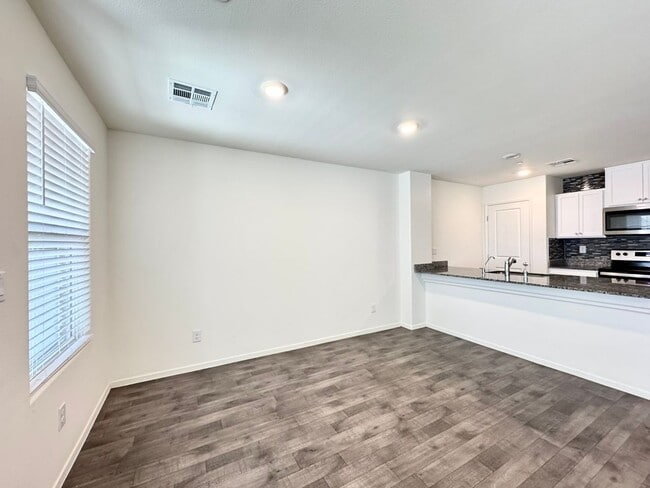 Building Photo - Cozy Newly Build 3 Bed & 2-1/2 Bath Townhome