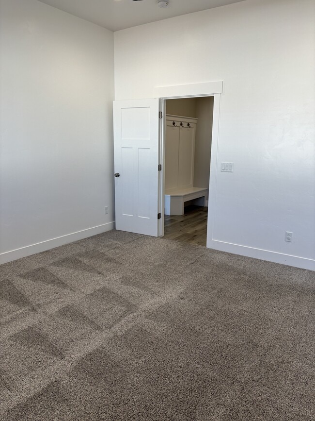 Building Photo - 187 Heaton Ln