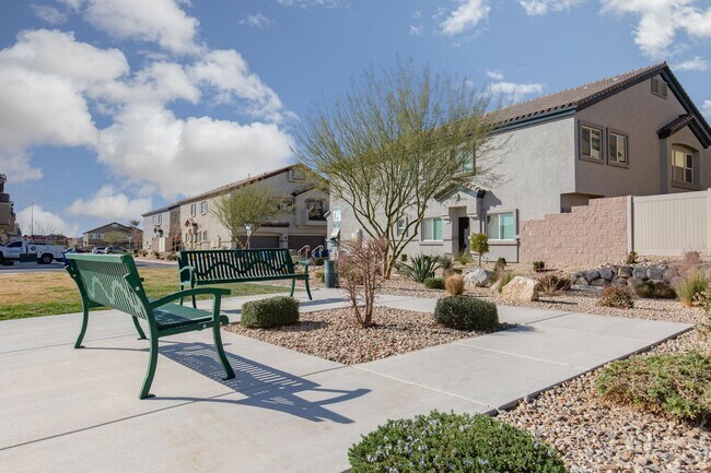 Building Photo - Newer three bedroom unit in gated communit...