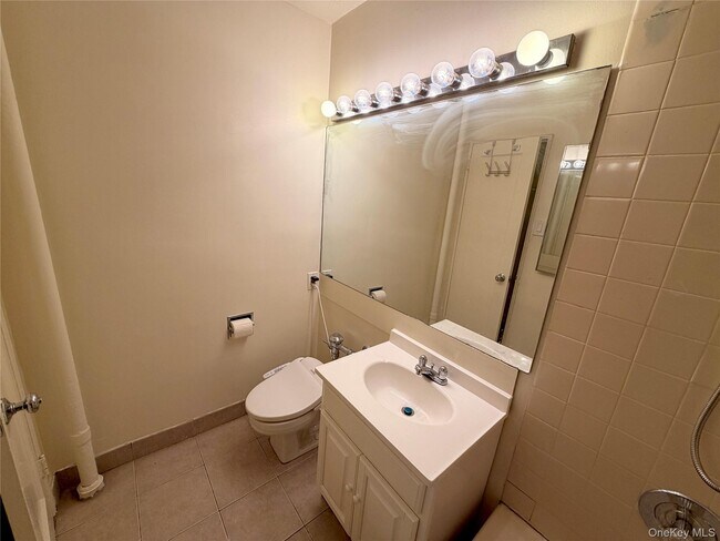 Building Photo - 140-18 Burden Crescent