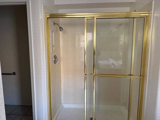 Building Photo - Nice 3Br, 2Ba, fireplace in living room, landscaped yards, great location.