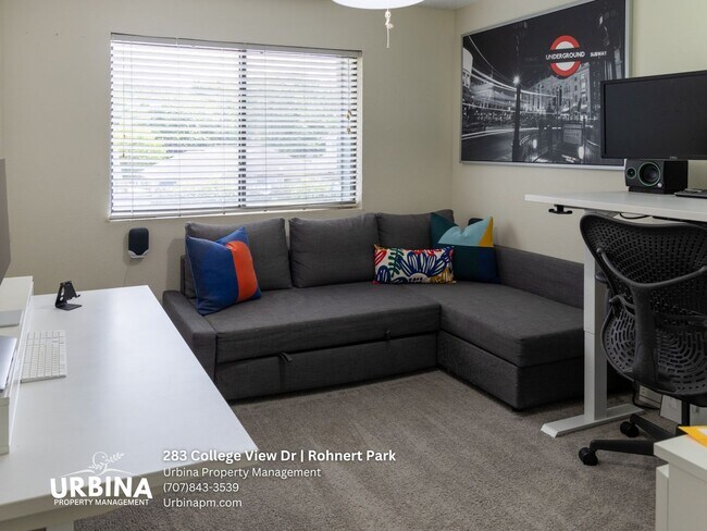 Building Photo - Two Bedroom Townhouse with Private Patio and Community Pool