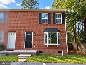Building Photo - 202 Carroll Dr