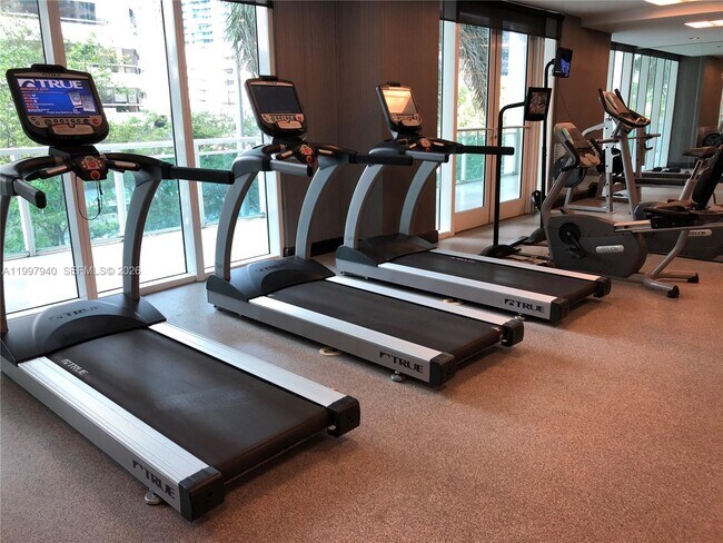 Building Photo - 951 Brickell Ave