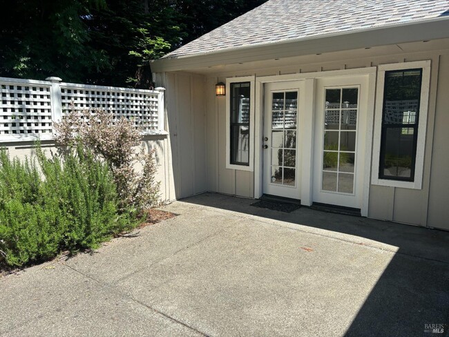 Building Photo - 735 Amherst Cir