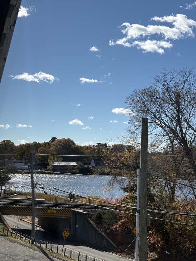 Building Photo - 59 Montowese St