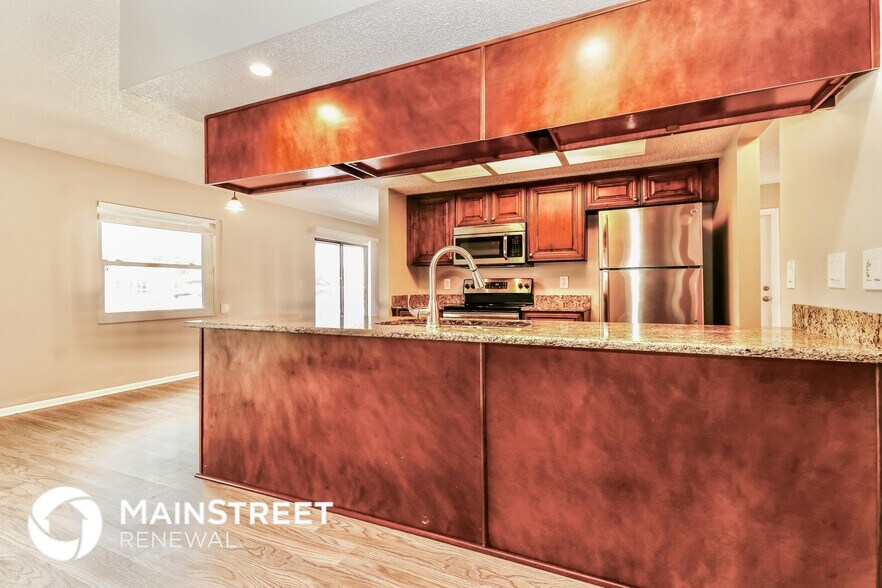 Building Photo - 9827 San Sierra Way
