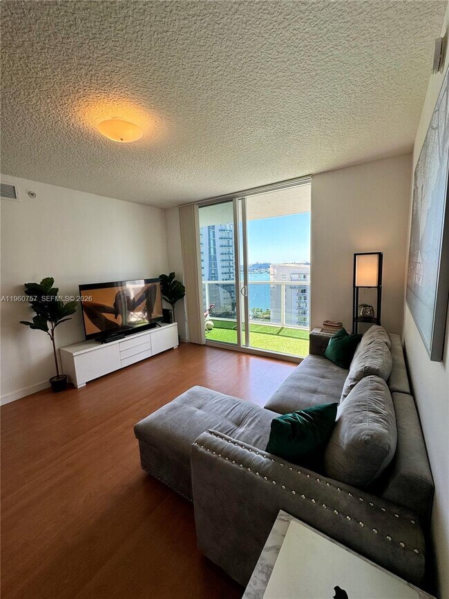 Building Photo - 601 NE 23rd St