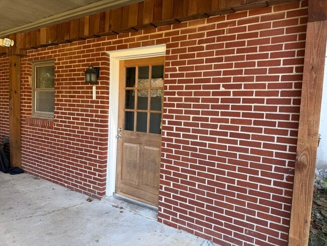 Building Photo - 1 Bedroom, 1 Bathroom - Apartment in Shannon!