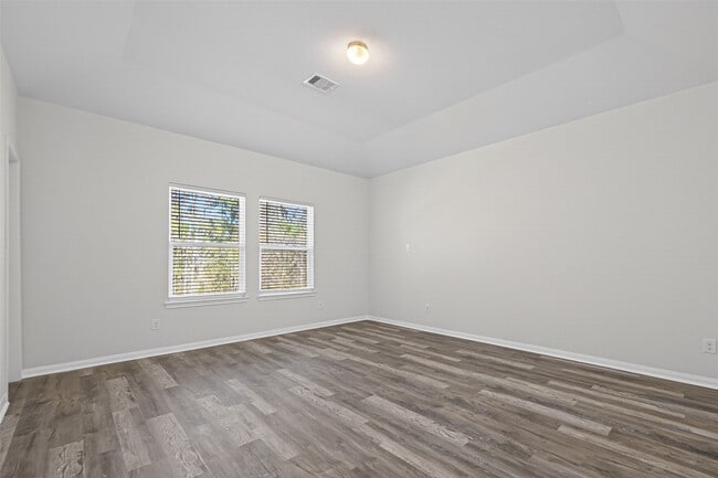 Building Photo - 15059 Meadow Glen N