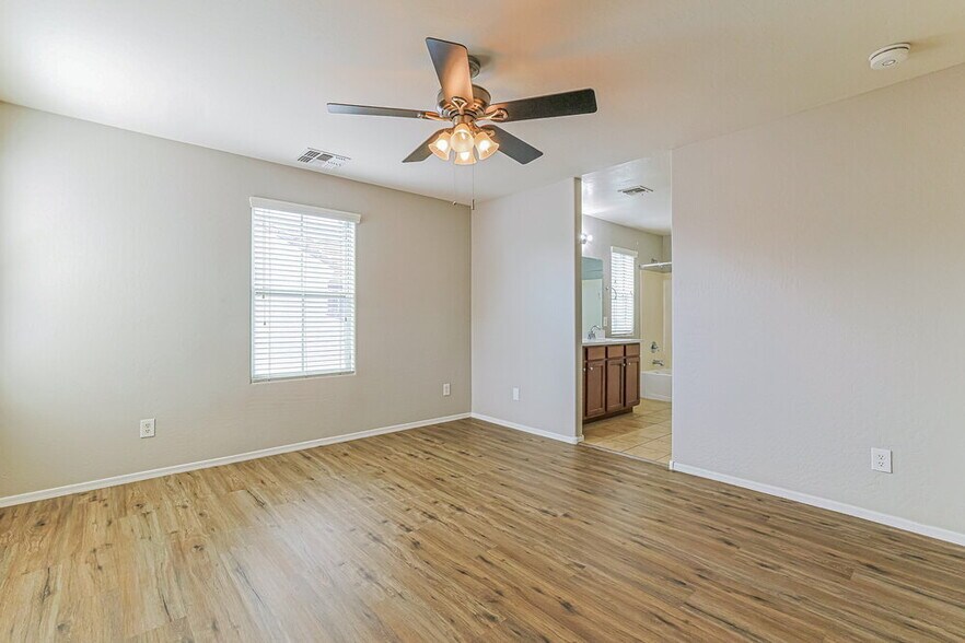 Building Photo - 1644 S Chatsworth