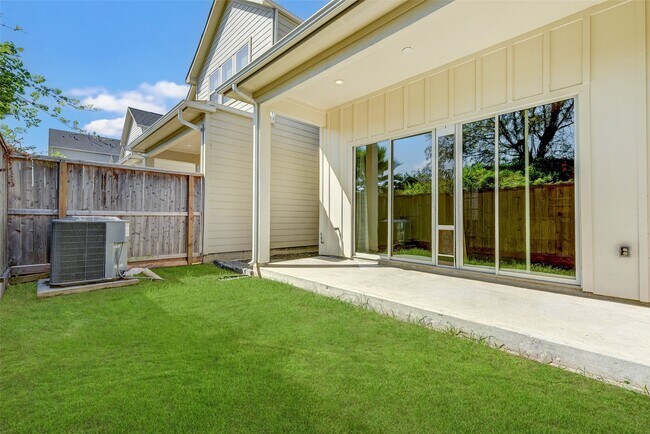 Building Photo - 1614 Northwood St