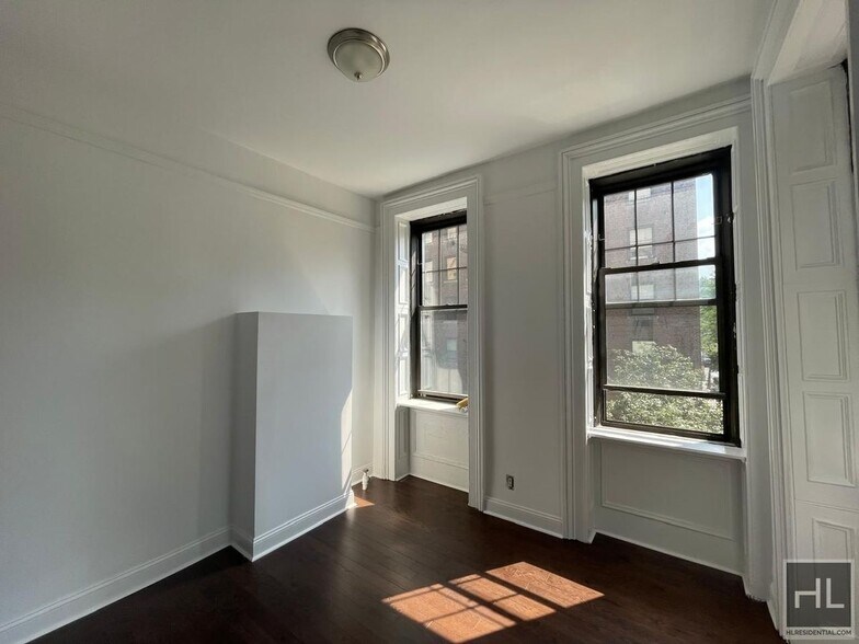 Primary Photo - LEXINGTON AVENUE