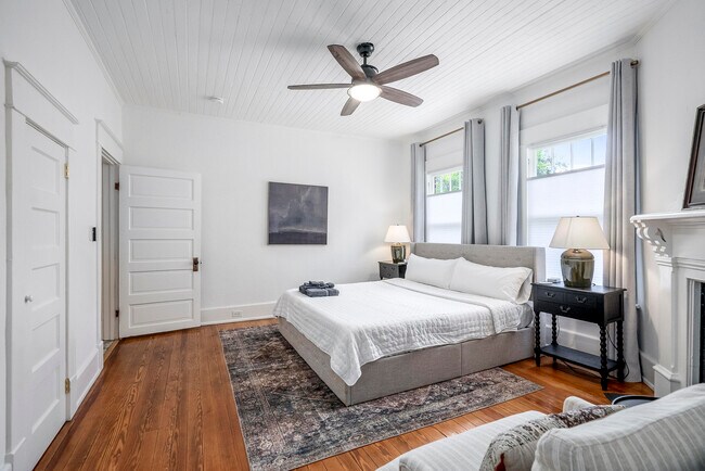 Building Photo - 227 Kershaw St NE