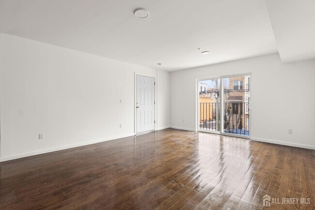 Building Photo - 496 S 18th St