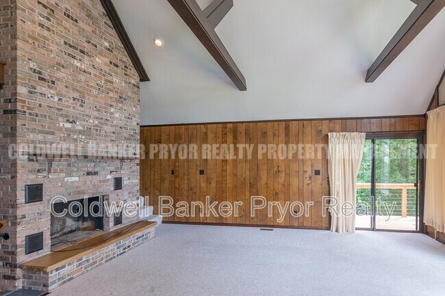 Building Photo - 165 Lakeshore Ct