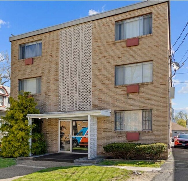 Building Photo - 154 S Whitney St