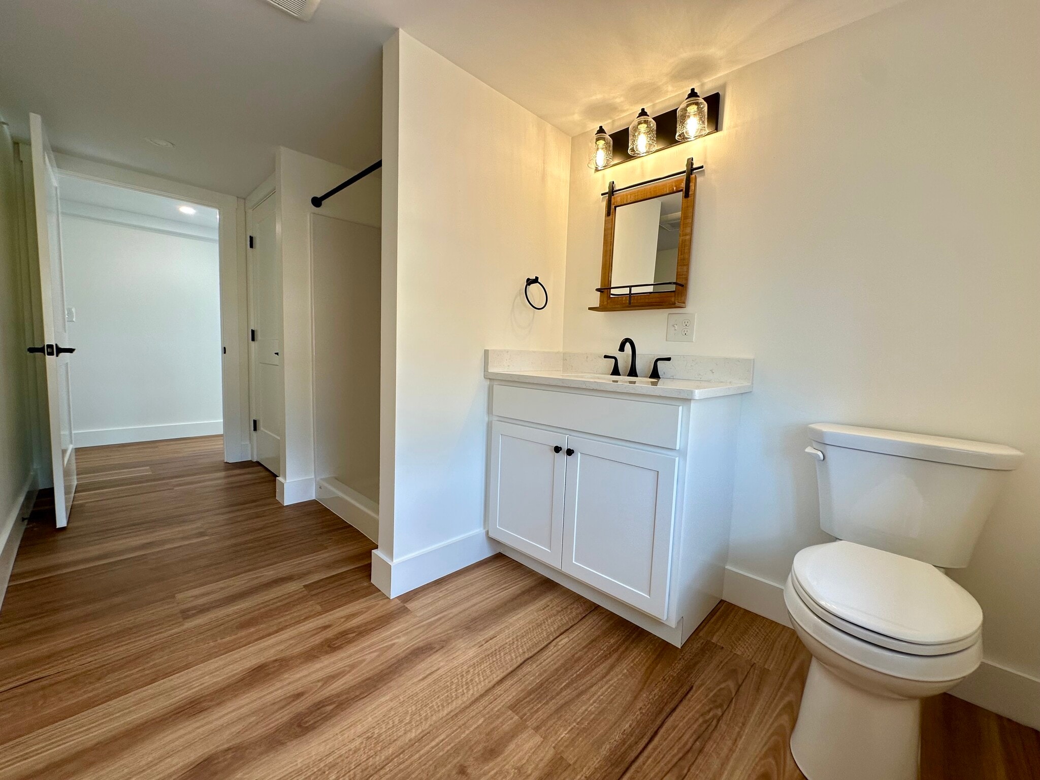 Building Photo - 122 S Silver Ln