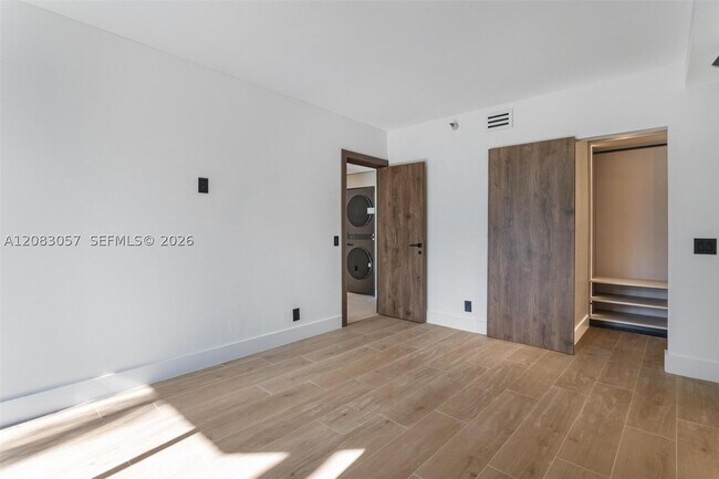 Building Photo - 3610 Yacht Club Dr
