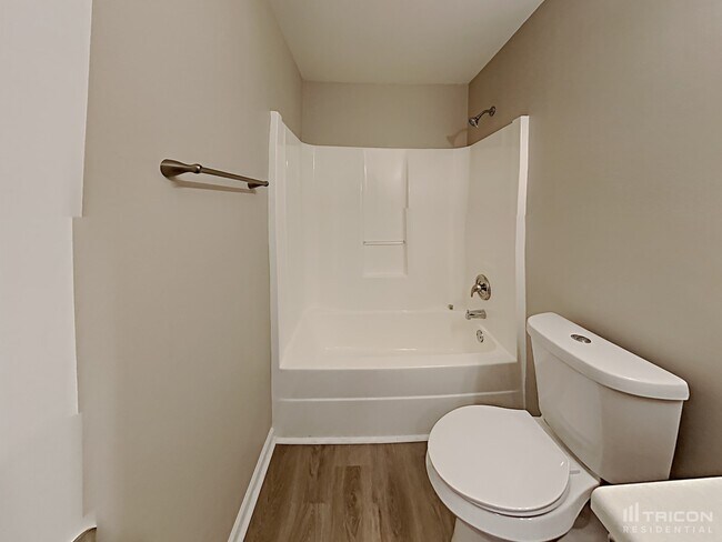 Building Photo - 385 Chadwick Cmns