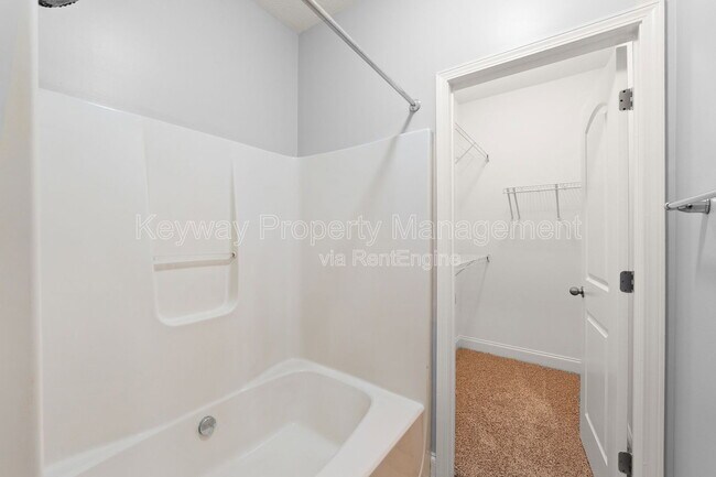 Building Photo - 366 Bowen Falls