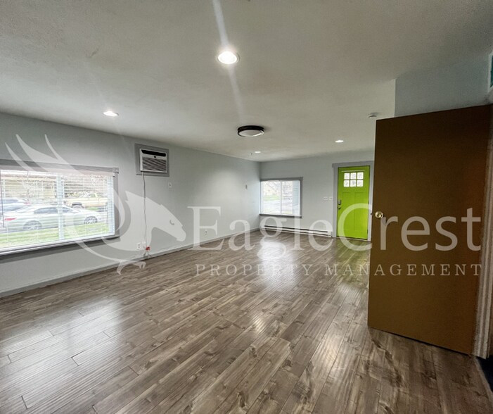 Building Photo - Comfortable 5 Bedroom Home with Modern Touches, Large Bedrooms & Front Porch