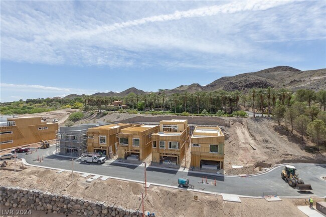 Building Photo - 30 Strada Di Villaggio