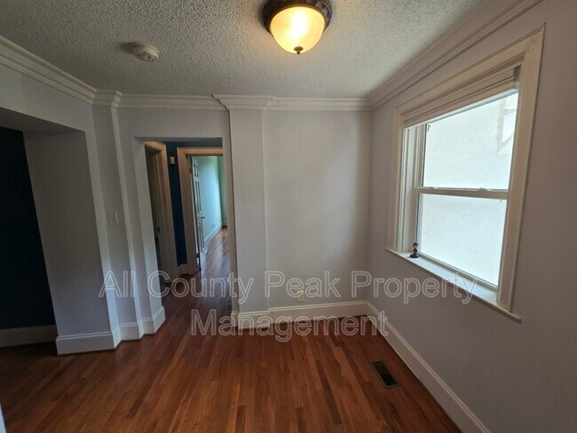 Building Photo - 104 Belvoir Ave
