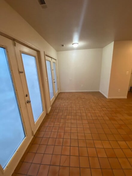 Building Photo - 613 Palisades Dr