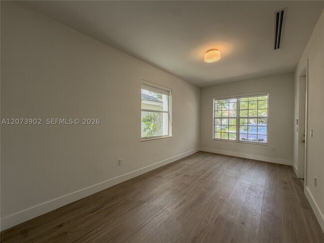 Building Photo - 5297 SW 183rd Ave