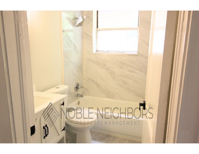 Building Photo - 1227 W 3rd St