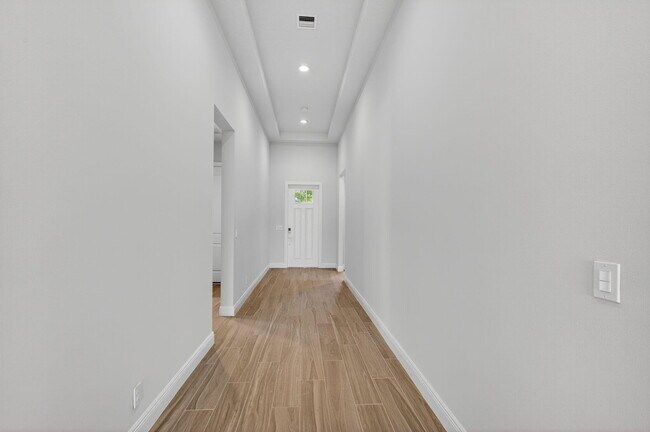 Building Photo - 9901 Regency Wy