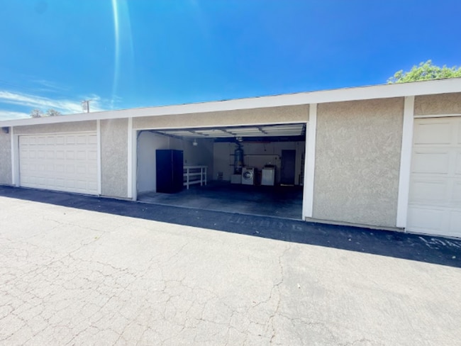 Building Photo - 15224 Shadybend Dr