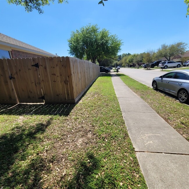 Building Photo - 2402 Montana Blue Dr