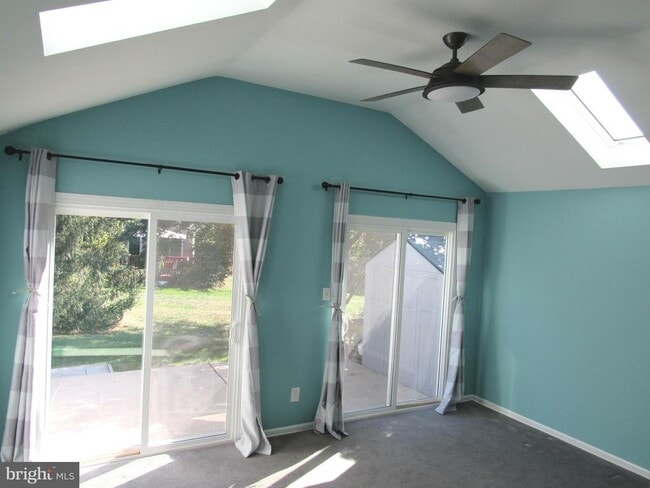 Building Photo - 716 Sandalwood Ln
