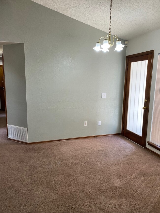 Building Photo - 2122 Meench Dr