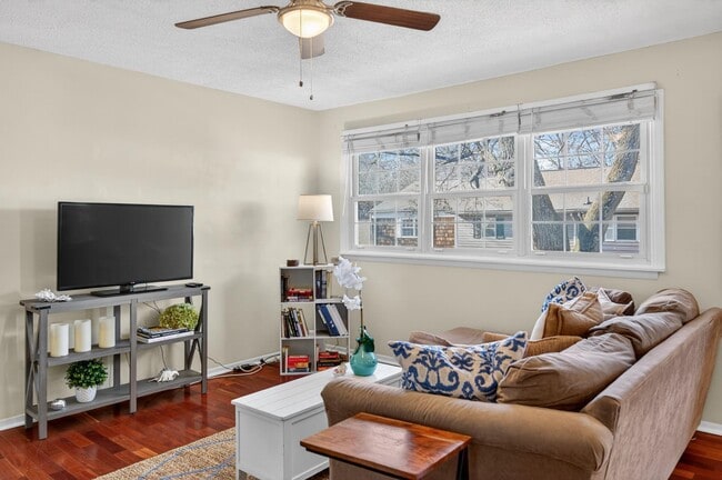 Building Photo - 462 Worthington Rd