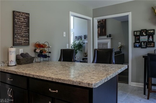 Building Photo - 822 Shadowood Ln SE