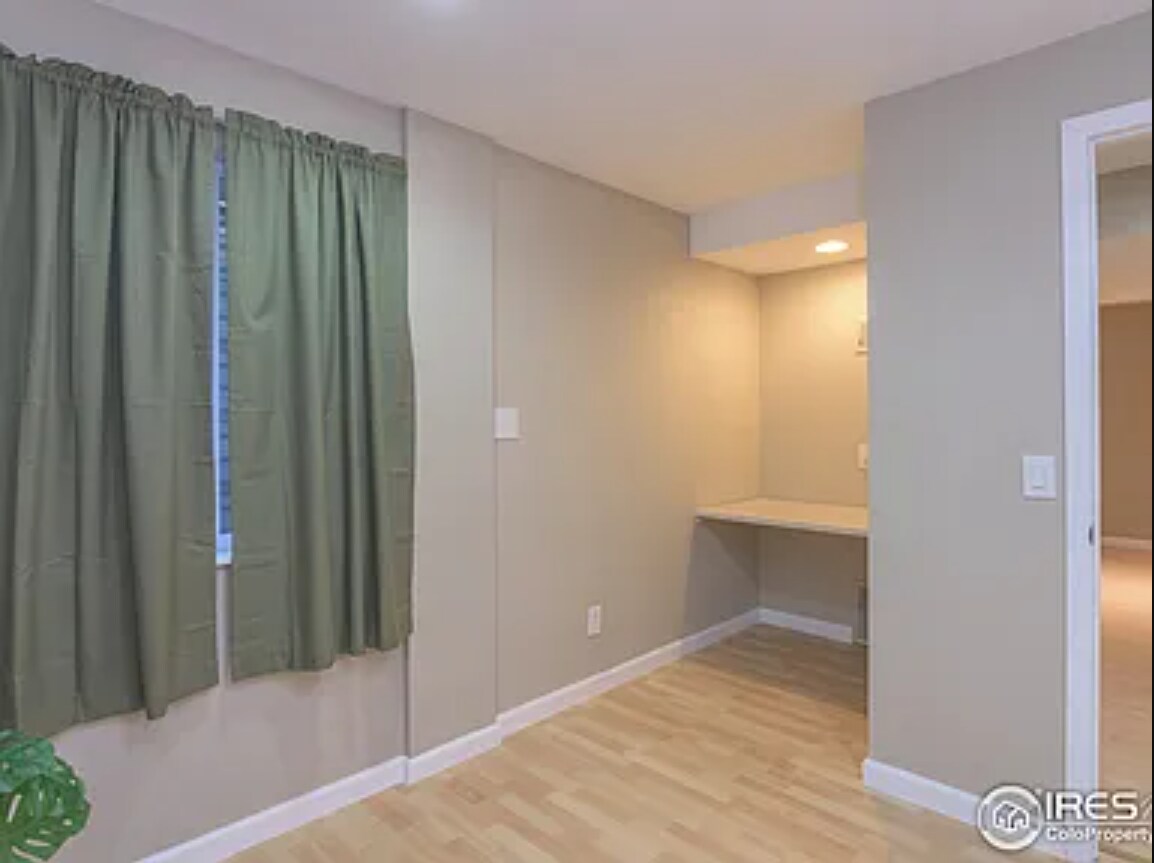 Building Photo - 1364 E Weldona Way