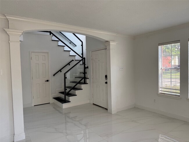 Primary Photo - 17526 Coventry Oaks Dr