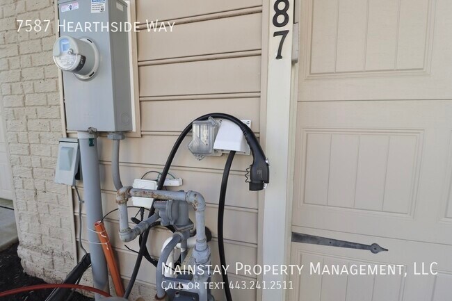 Building Photo - 3 Bedroom Townhome in Howard Square!