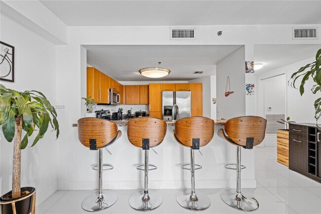 Building Photo - 6362 Collins Ave
