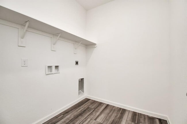 Building Photo - 7807 Royalwood Dr