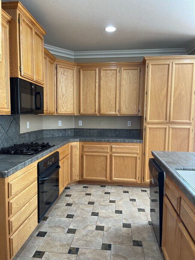 Building Photo - 1370 Oregon Creek Way