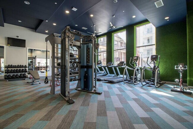 Building Photo - Paragon