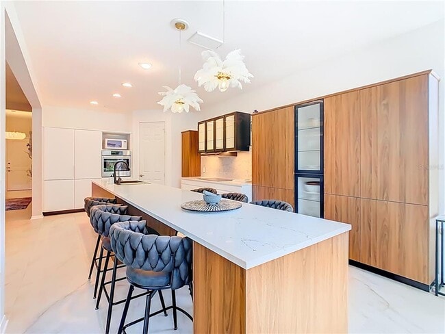 Building Photo - 790 Carmel Ln