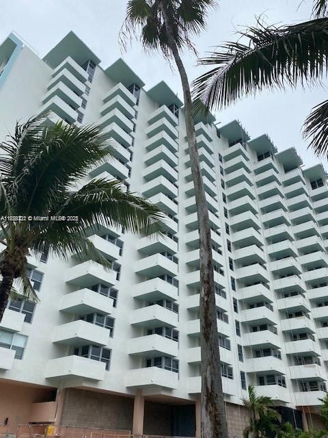 Building Photo - 2899 Collins Ave