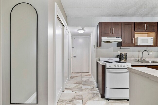 Building Photo - 30 U.S. 9W-ID1466760P